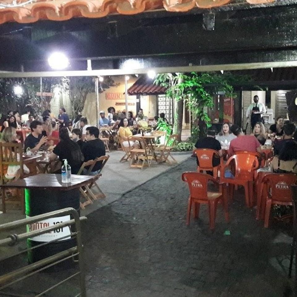 r98d-interior-Quintal-101-Bar-and-Espetaria